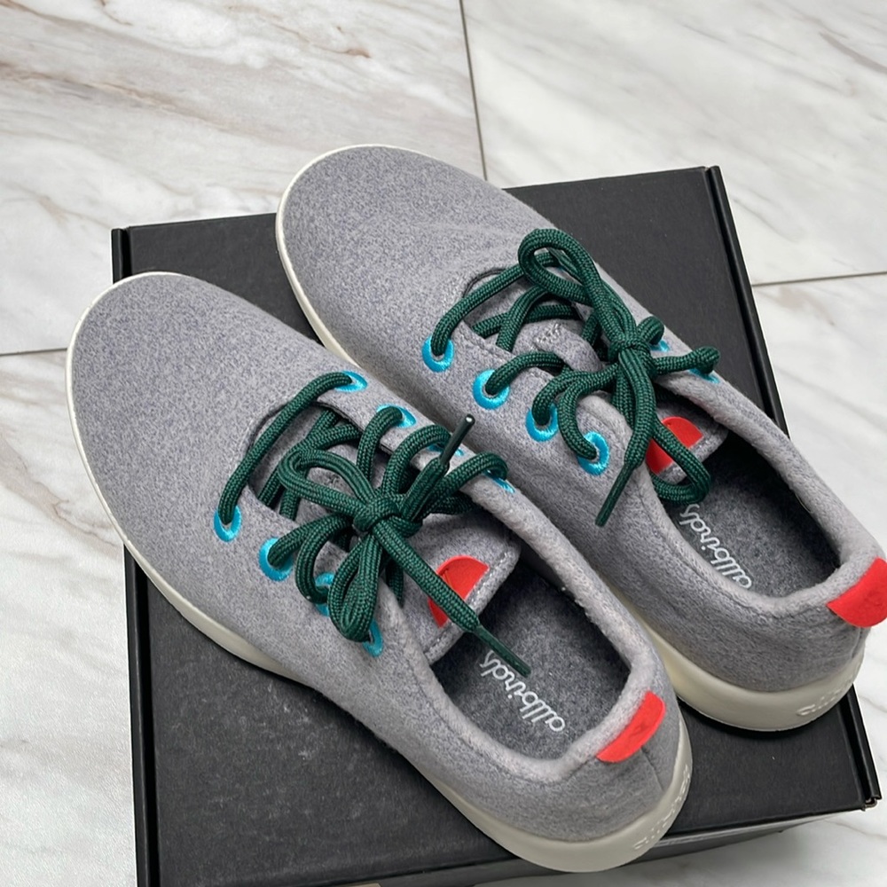 Like new allbirds